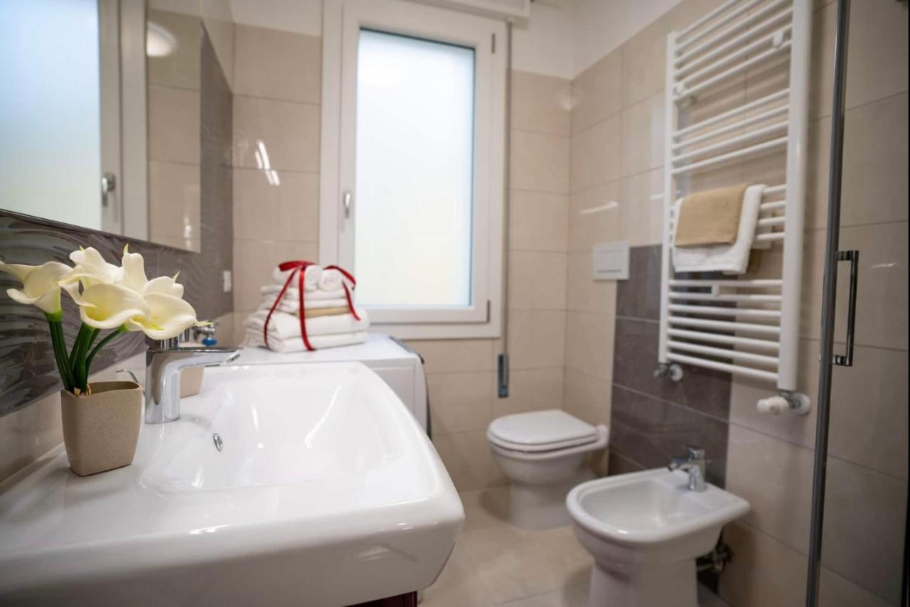 Appartamento 3 Camere Da Letto - Holiday House 2 Veneţia Exterior foto
